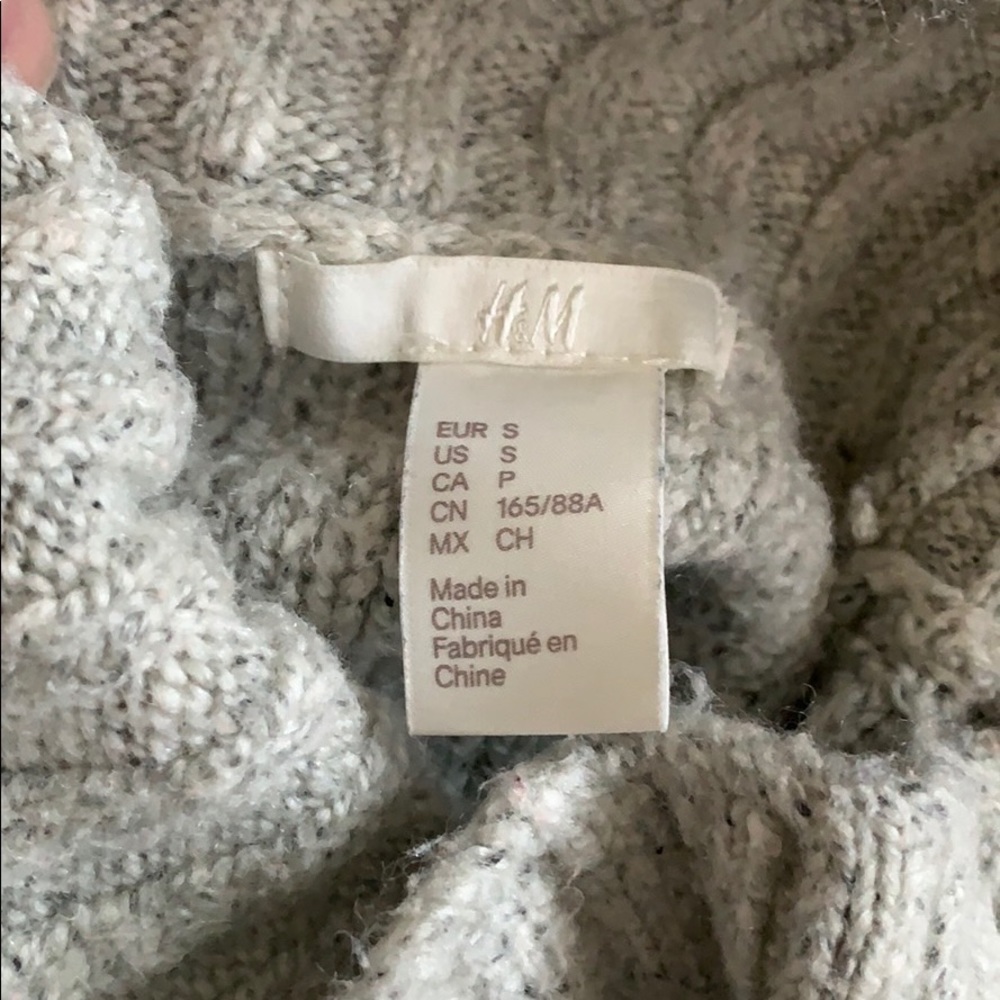 H&M sweater - Picture 3 of 3